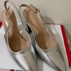 Chic Silver Slingback Heels